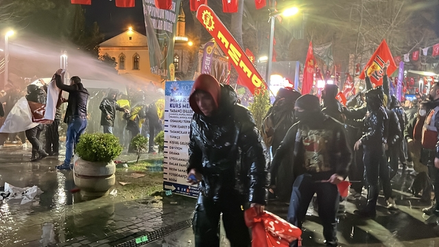 İzmit'te 'İmamoğlu' gerginliği; 14 gözaltı