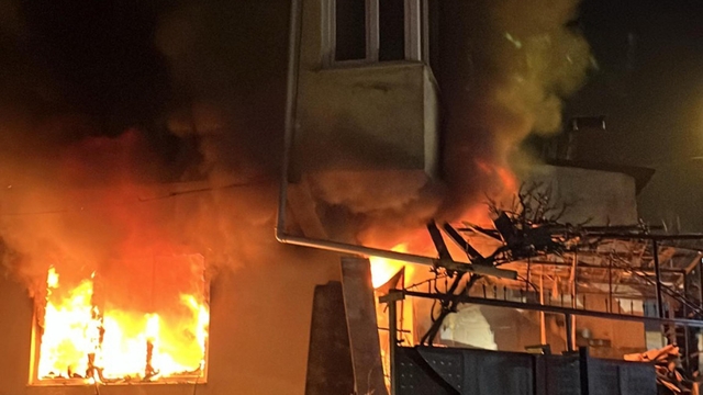 Tekirdağ'da ev yangını; 1 ağır yaralı, 4 kişi dumandan etkilendi
