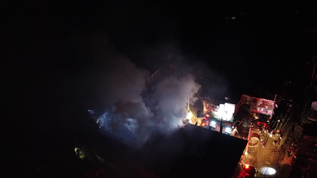 Bilecik'te samanlıkta başlayıp 3 katlı eve sıçrayan yangın söndürüldü