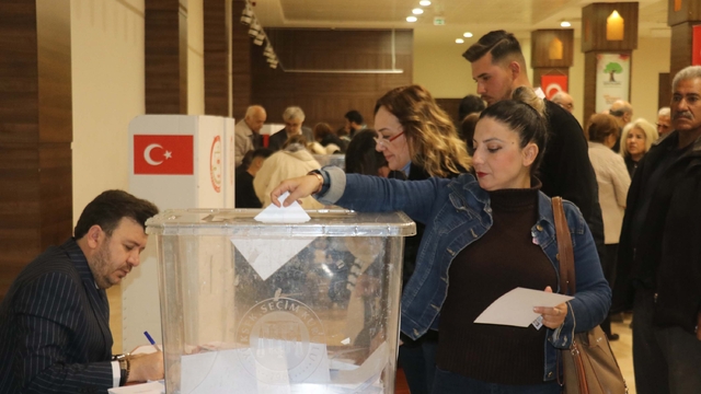 Gaziantep'te CHP'liler cumhurbaşkanı adayını belirlemek için sandık başına gitti