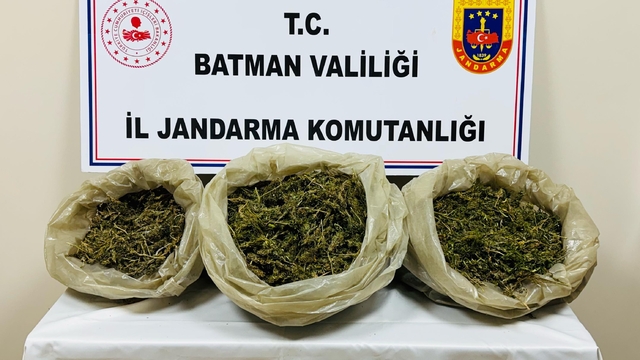 Batman'da 21 kilo 600 gram kubar esrar ele geçirildi