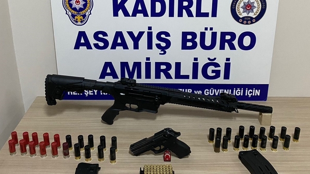 Kadirli'de narkotik ve asayiş uygulamalarında yakalanan 10 şüpheli tutuklandı