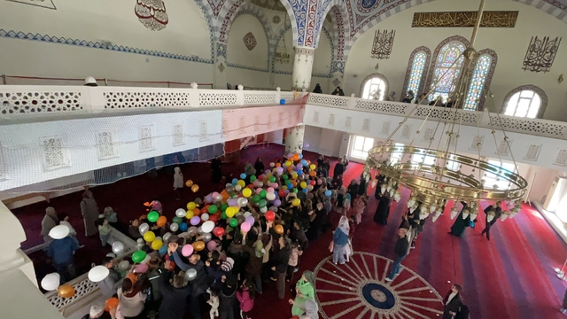 Cide ilçesinde çocuklar camide buluştu