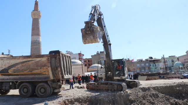 Siirt'te kentsel dönüşüm alanında temel kazılarına başlandı
