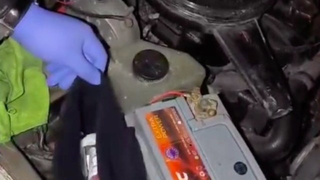 Otomobilin motor bölümüne gizlenen uyuşturucuyla yakalanan şüpheli gözaltına alındı