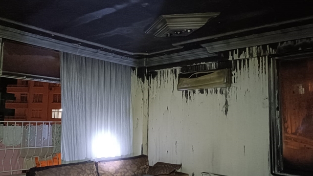 Mersin'de apartman dairesinde çıkan yangın söndürüldü