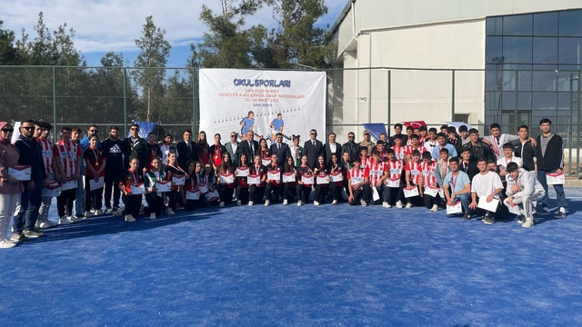 Hokey Gençler A Kız - Erkek Grup Yarışmaları Şanlıurfa'da yapıldı