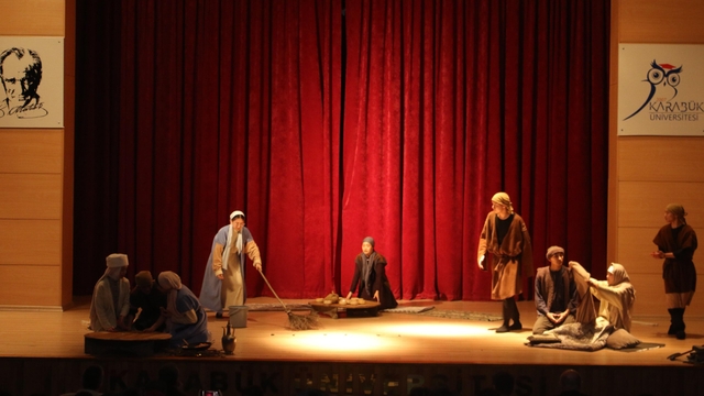 Karabük Üniversitesinde Kazakistan'ın tarihi draması "Sak Dala" sahnelendi