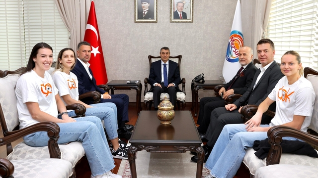 ÇİMSA ÇBK Mersin, Türkiye Kupası sevincini Vali Toros ile paylaştı