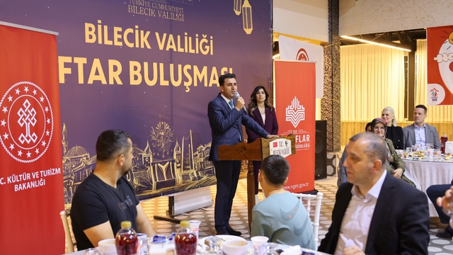 Bilecik Valisi Aygöl, koruyucu aileler ve çocuklarıyla iftarda buluştu