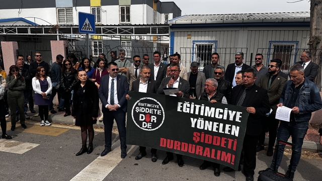 Mersin'de anaokulu müdür yardımcısının darbedilmesi protesto edildi