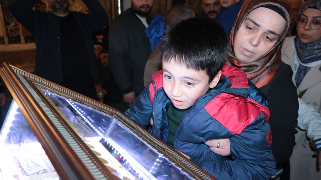 Yozgat'ta Kadir Gecesi dolayısıyla Sakal-ı Şerif ziyarete açıldı