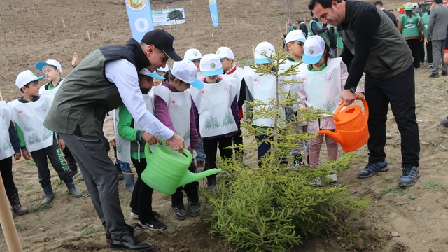 Taşova'da 6 bin fidan toprakla buluştu