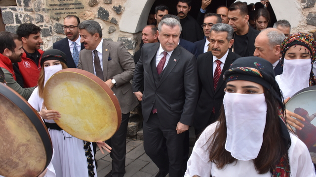 Gençlik ve Spor Bakanı Bak, Cizre'de gençlerle bir araya geldi:
