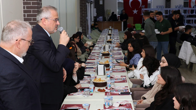 Bafra Belediye Başkanı Hamit Kılıç, KYK öğrencileri ile iftarda buluştu