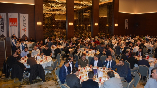 Konya'daki elektrik mühendisleri iftarda bir araya geldi