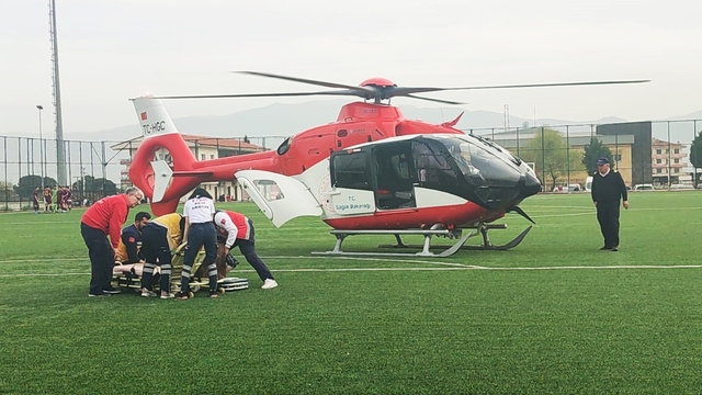 Ödemiş'te sahaya hava ambulans inmesi için futbol müsabakasına ara verildi