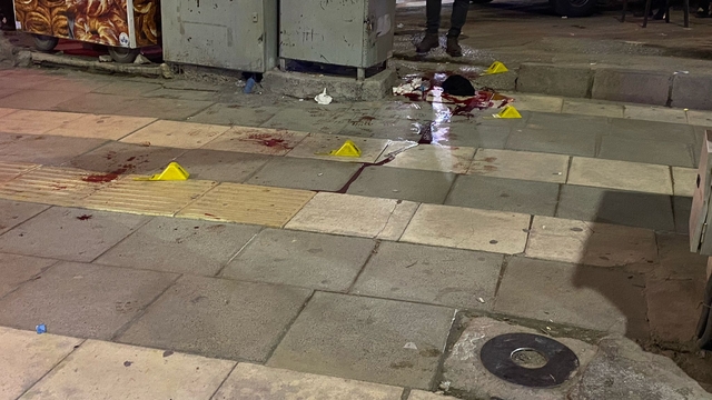 Elazığ'da silahlı saldırı; 1'i durakta bekleyen 2 yaralı