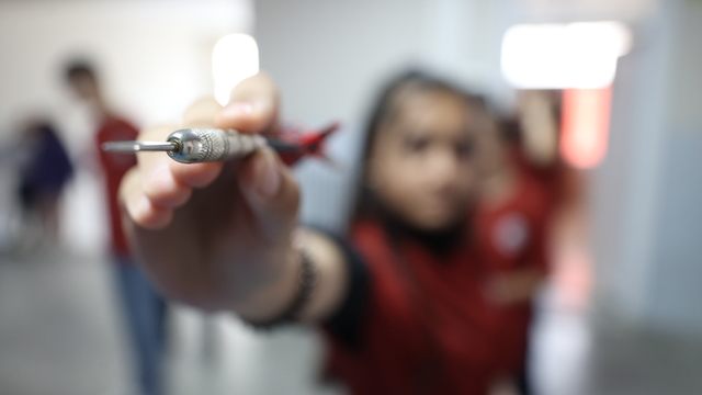 Okuldaki başarı dart oyunuyla sağlandı