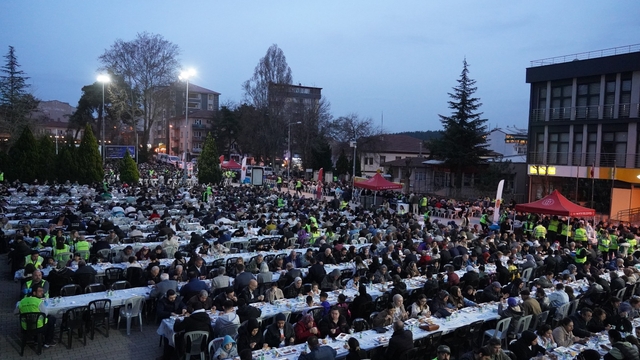 Bilecik'te vatandaşlar iftarda buluştu