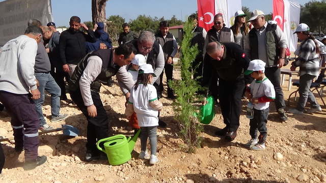 Erdemli'de fidan dikimi yapıldı