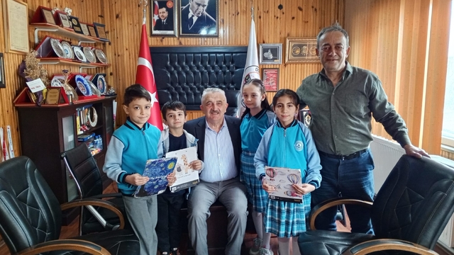 Doğanyurt'ta ilkokul öğrencileri Belediye Başkanı Kaya'yı ziyaret etti