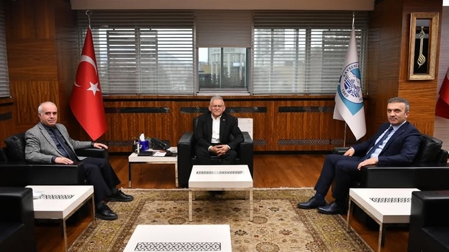 ERÜ Turizm Fakültesi Dekanı Güllü, Başkan Büyükkılıç'ı ziyaret etti