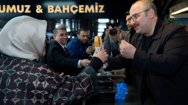 Mustafa Varank, Ankara'da gençlerle sahurda bir araya geldi