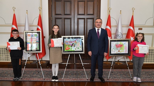 Tekirdağ Valisi Soytürk resim yarışmasında dereceye giren öğrencileri ağırladı