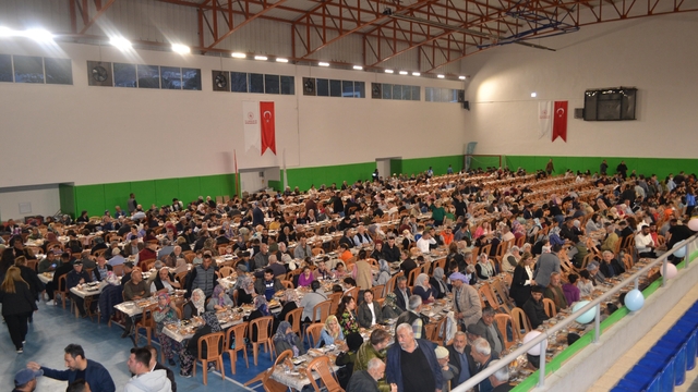 AK Parti Bayındır İlçe Başkanlığı iftar programı düzenledi
