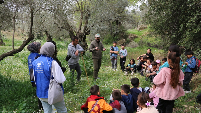 Aydın'da öğrenciler doğada ders yaptı