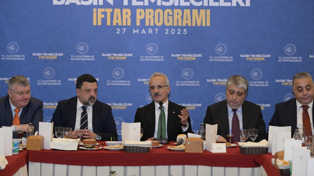 Bakan Uraloğlu, basın mensuplarıyla bir araya geldi: