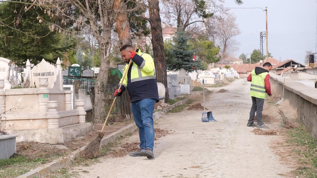 Sorgun'da mezarlıklarda bayram temizliği yapıldı