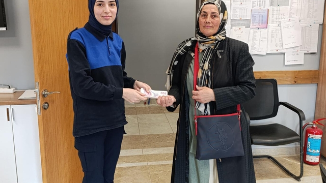 Yalova'da servis şoförü bulduğu parayı zabıtaya teslim etti