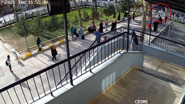 Okul müdürüne yumruklu saldırı kamerada