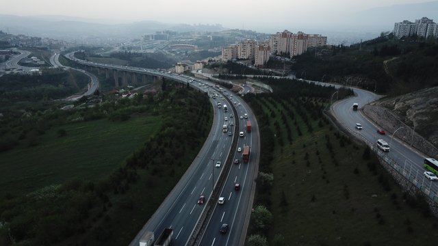 TEM Otoyolu Kocaeli geçişinde akıcı yoğunluk (2)