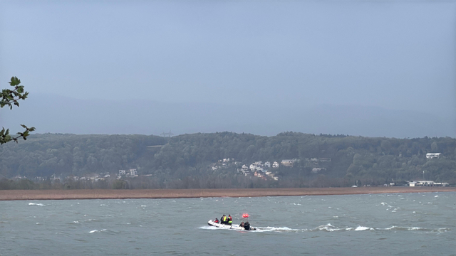 Sakarya'da kanonun devrildiği gölde kaybolan sporcu için arama çalışması başlatıldı