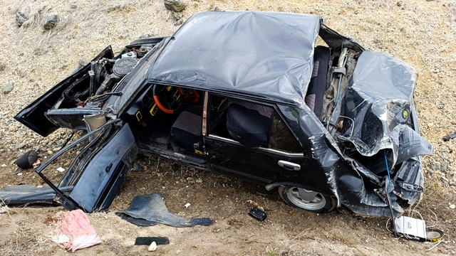 Erzurum'da şarampole devrilen otomobilin sürücüsü öldü, 2 kişi yaralandı