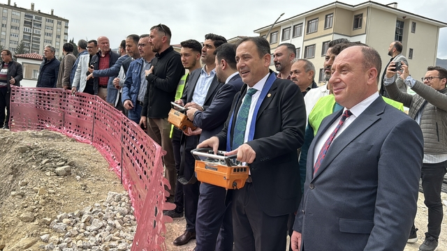 AK Parti Karabük heyeti Tapu ve Kadastro Hizmet Binası inşaatında inceleme yaptı