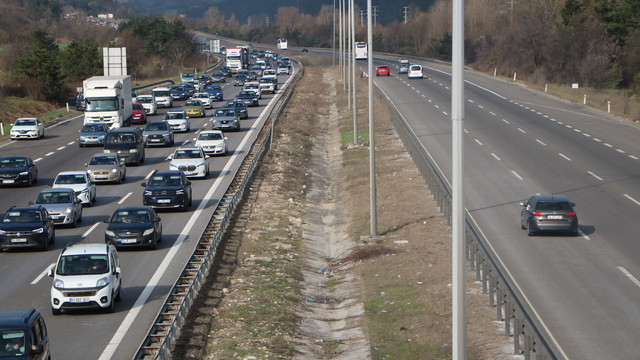 Bolu geçişinde otoyolda yoğun bayram trafiği