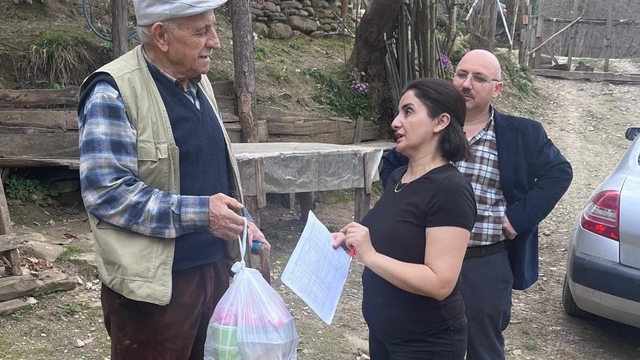 Sinop'ta kaçak avlanan kalkan balıkları kırsal kesimlerde yaşayan vatandaşlara dağıtıldı