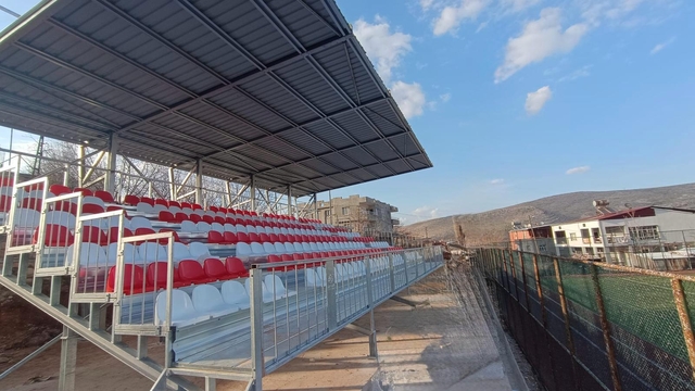 Eruh Atatürk Stadyumundaki 480 kişilik tribün hizmete girdi