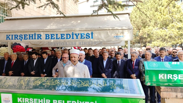 İzmir Valisi Elban'ın babası son yolculuğuna uğurlandı