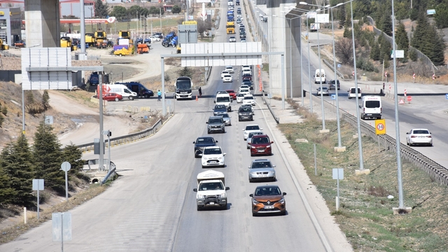 'Kilit kavşak' Kırıkkale'de bayram tatili trafiği