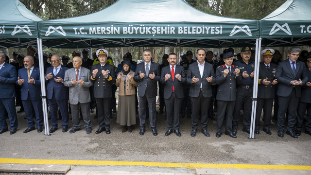 Mersin Şehitliği'nde hüzünlü bayram ziyareti