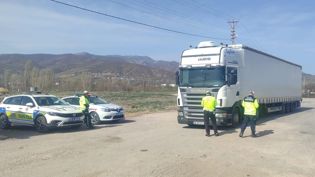Gümüşhacıköy'de bayram öncesi trafik denetimi yapıldı