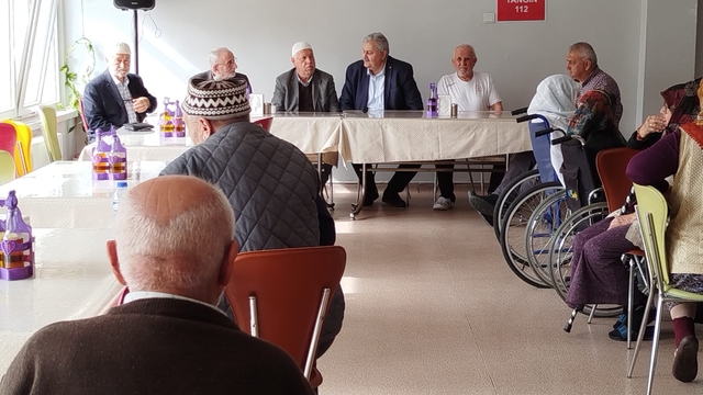 Bolu'da emekli imamlar, huzurevi sakinlerini ziyaret etti