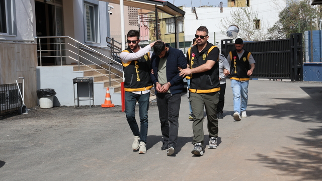 15 bin liralık borcu nedeniyle motosikletliyi darbeden 2 kişi tutuklandı