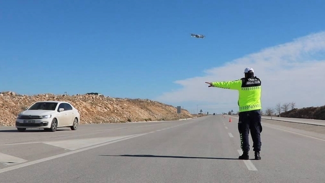 Konya'da jandarma ekiplerinden bayram öncesi trafik denetimi