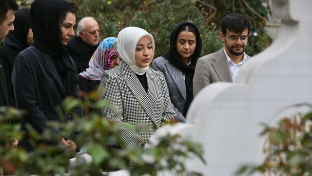 KEFEK Başkanı Çiğdem Erdoğan, Tenzile Erdoğan'ın kabrini ziyaret etti